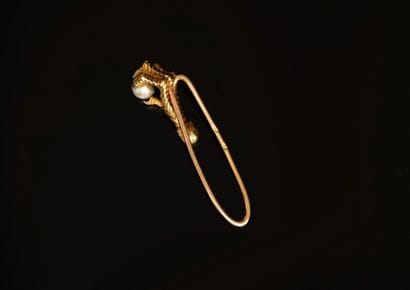 BROCHE en or jaune 18K (750/°°) poinçon tête...