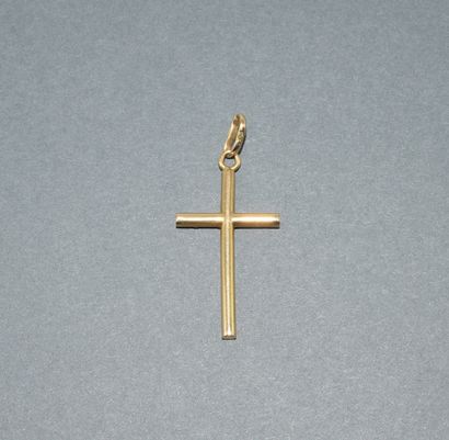 PENDENTIF croix bâton en or jaune 18k (750/°°)...