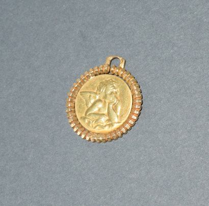 PENDENTIF MEDAILLE en or jaune 18k (750/°°),...