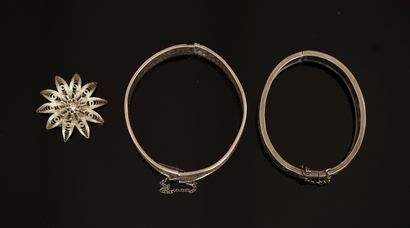 ENSEMBLE en argent min 800/°° (poinçons crabe,...