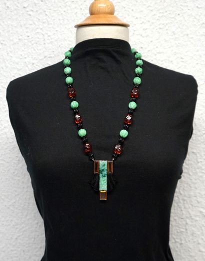 SET includes 1 claspless NECKLACE made of...