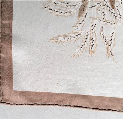 HERMES - Silk wheat-themed CARRE centered...