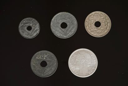 SET of silver PIECES including:
- 1 Louis...