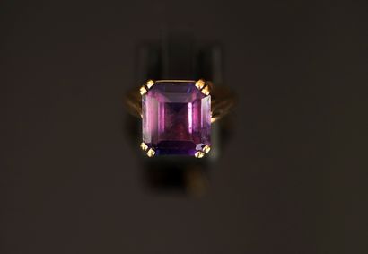 RING in 18K (750/°°) yellow gold with owl...