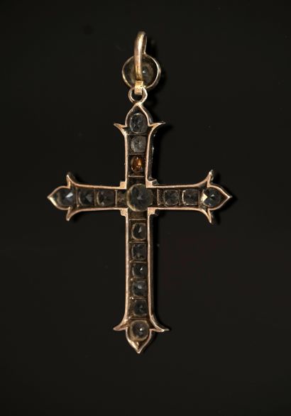 PENDENTIF CROIX en argent, poinçon sanglier,...