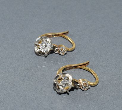 PAIR OF DORMEUSES in 18K (750/°°) yellow...
