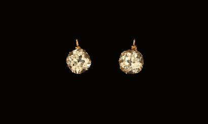 PAIRE DE DORMEUSES en or jaune 18k (750/°°)...