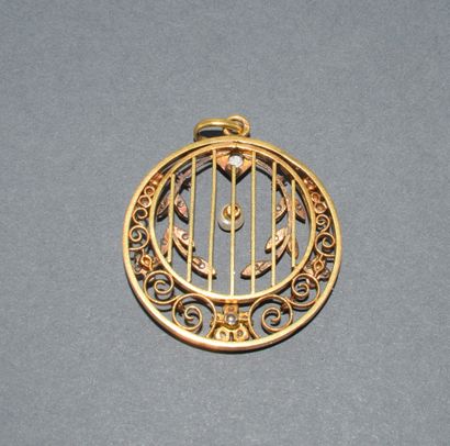PENDENTIF en or jaune 18K (750/°°) poinçon...