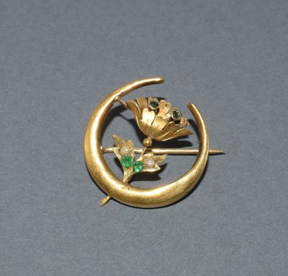 Art Nouveau brooch in 18K (750/°°) yellow...