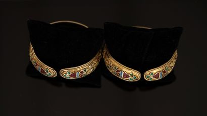 SET of 2 open rigid BRACELETS in min. 800/°°°...