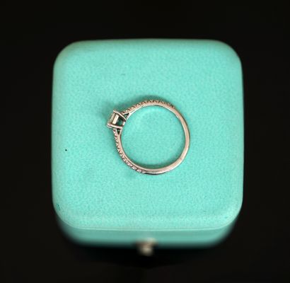 TIFFANY & CO - Engagement ring in platinum,...