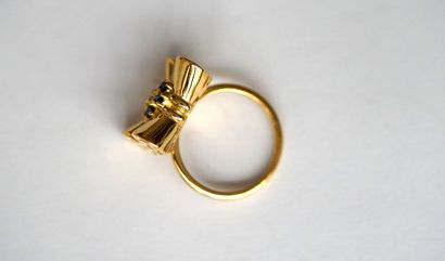 925/°° silver-gilt ring representing a knot...