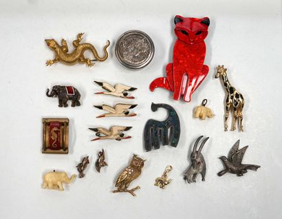 ENSEMBLE sur le thème des animaux en métal...