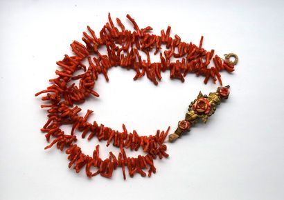 PARTIE de COLLIER composé de 2 rangs de perles...