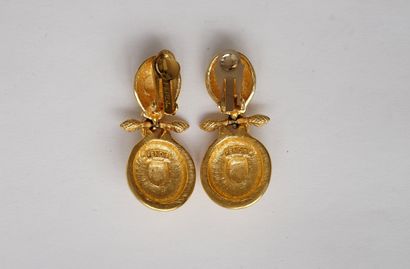 FENDI - PAIRE DE CLIPS d'oreilles en métal...
