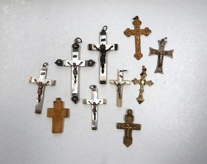 RELIGIOSA - ENSEMBLE de 4 crucifix de chapelet...