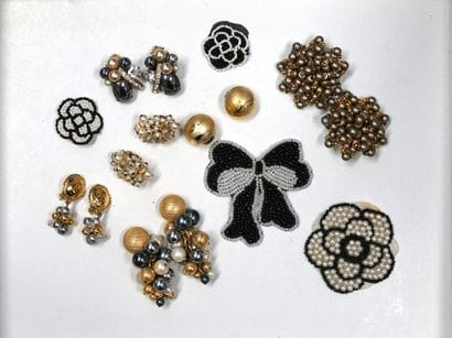 FANTAISIE - ENSEMBLE en métal doré, perles...