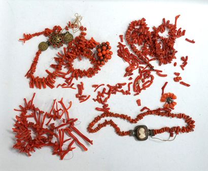 LOT de PERLES de corail principalement branches...