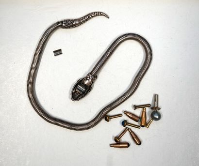 ENSEMBLE en métal doré ou argenté comprenant...