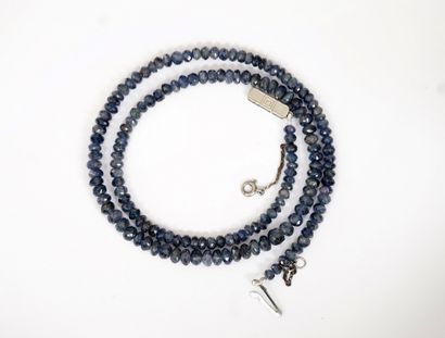 COLLIER composé de perles rondelles de saphir...