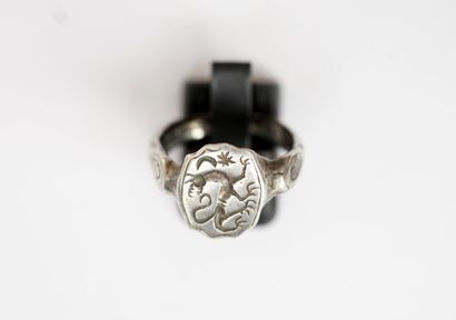 Gentleman's intaglio-style ring in silver...