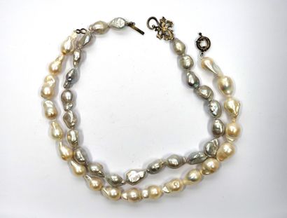 ENSEMBLE comprenant 2 colliers de grosses...