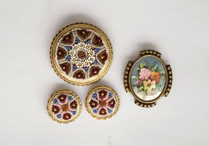 ENSEMBLE en métal doré, composite, perles...