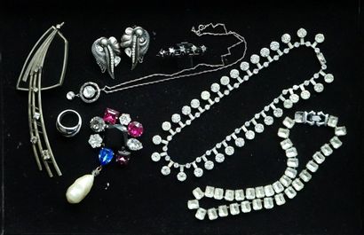 ENSEMBLE en métal argenté, strass de couleur...