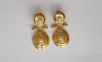 FENDI - PAIRE DE CLIPS d'oreilles en métal...
