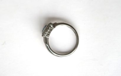 925/°° silver ring centered on a rectangular...