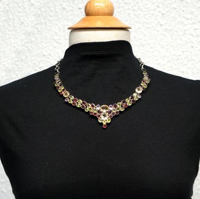 FANTAISIE - COLLIER en en métal argenté centré...