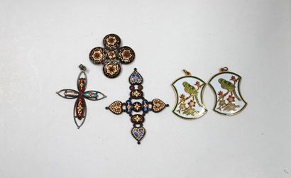 ENSEMBLE en métal doré et argent 800/°° comprenant...