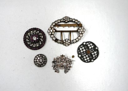 ENSEMBLE en métal argenté ou doré et strass...
