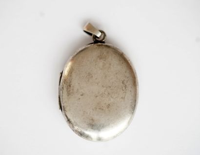 GRAND MEDAILLON ouvrant en argent min 800/°°...