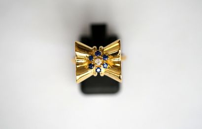 925/°° silver-gilt ring representing a knot...