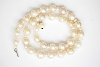 COLLIER ras de cou de perles de culture blanches...