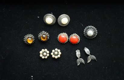 ENSEMBLE en métal argenté, perles d'imitation...