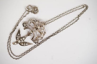 CHAINE et PENDENTIF Saint-Esprit en argent...