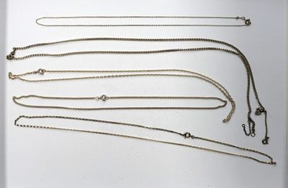 SET in silver min 800/°° comprising 4 chains...