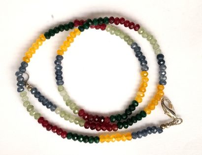 COLLIER composé de perles rondelles facettées...