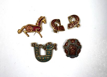 ENSEMBLE en métal doré et émail polychrome...