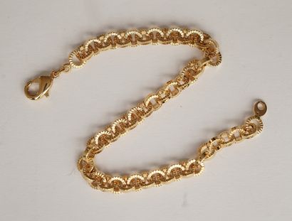 BRACELET en plaqué or à maillons ronds. L:...
