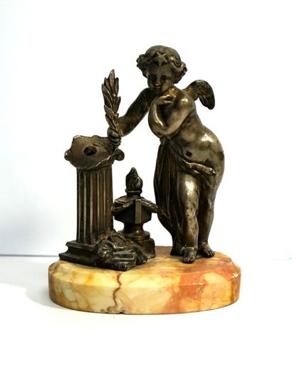 PORTE-PLUME en bronze argenté représentant...