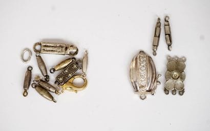 ENSEMBLE de 13 fermoirs, en partie anciens,...