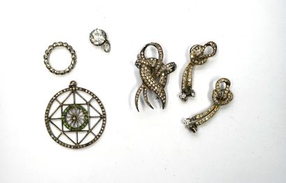 ENSEMBLE en argent min 800/°° et strass incolores...
