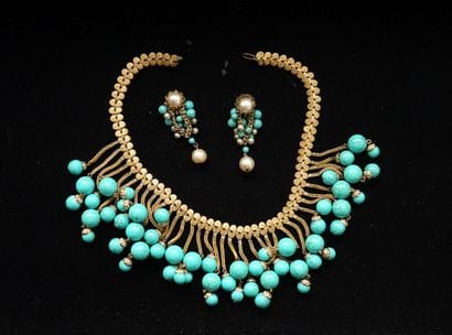 FANTAISIE - ENSEMBLE en métal doré et perles...