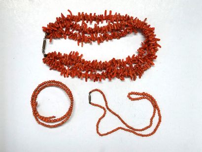 ENSEMBLE en corail rouge orangé comprenant:...
