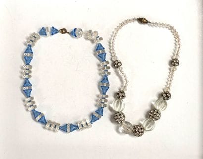 ENSEMBLE en perles de verre et de cristal...