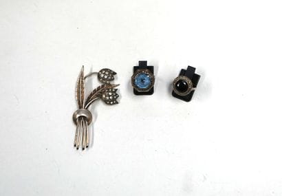 ENSEMBLE en argent min 800/°°, poinçons crabe...