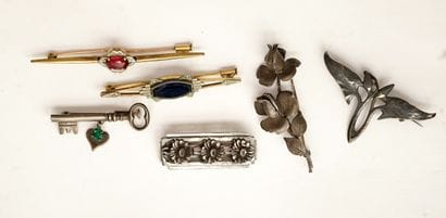 ENSEMBLE en métal doré et argenté comprenant...